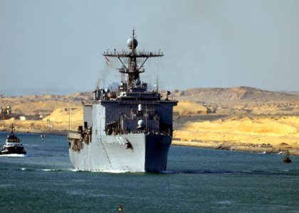 US Navy 080923-N-4236E-299 The amphibious dock landing ship USS Carter Hall (LSD 50) transits the Suez Canal