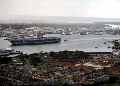 US Navy 110310-N-YB753-414 The aircraft carrier USS Abraham Lincoln (CVN 72) arrives in Pearl Harbor for a port visit