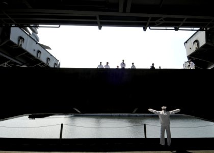 US Navy 080925-N-7280V-540 Sailors give tours of USS George Washington (CVN 73) at Fleet Activities Yokosuka