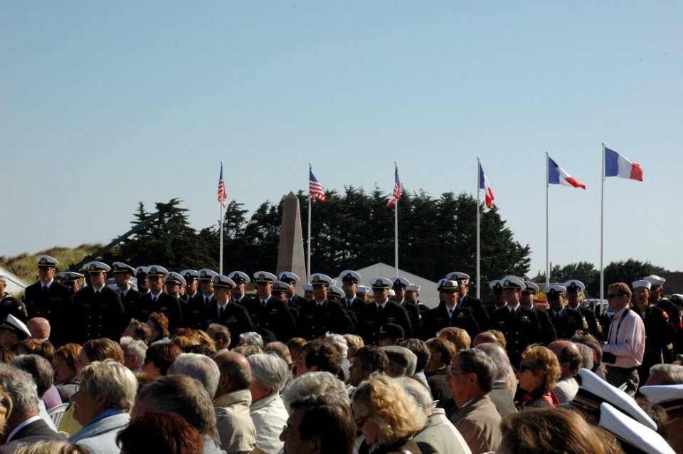 US Navy 080927-N-1429M-060 Sailors from the guided-missile destroyer USS The Sullivans (DDG 68) stand in formation during the dedication ceremony for a U.S. Navy monument