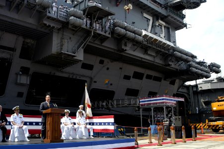 US Navy 080925-N-2013O-005 ecretary of the Navy (SECNAV) the Honorable Dr. Donald C. Winter delivers remarks at the arrival ceremony for the Nimitz-Class aircraft carrier USS George Washington (CVN 73)