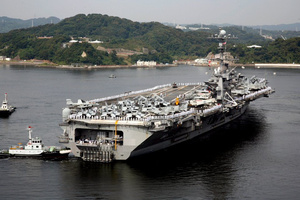 US Navy 080925-N-XXXXK-005 The aircraft carrier USS George Washington (CVN 73) arrives at Fleet Activities Yokosuka, Japan