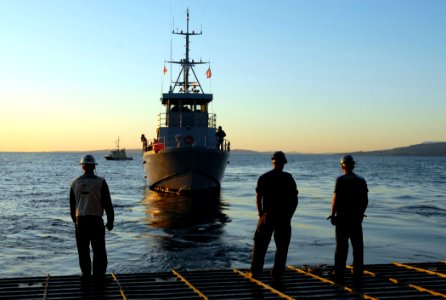 US Navy 080929-N-4021H-023 Sailors on the stern gate of the amphibious dock landing ship USS Rushmore (LSD 47) await the arrival of a small craft