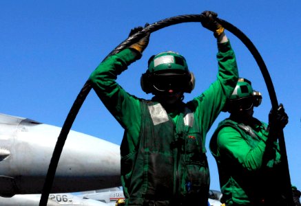 US Navy 080930-N-9928E-008 Aviation Boatswain's Mate (Equipment) 3rd Class Zachary Bray and Aviation Boatswain's Mate (Equipment) 3rd Class Demond Warrior wrap a new arresting gear cable