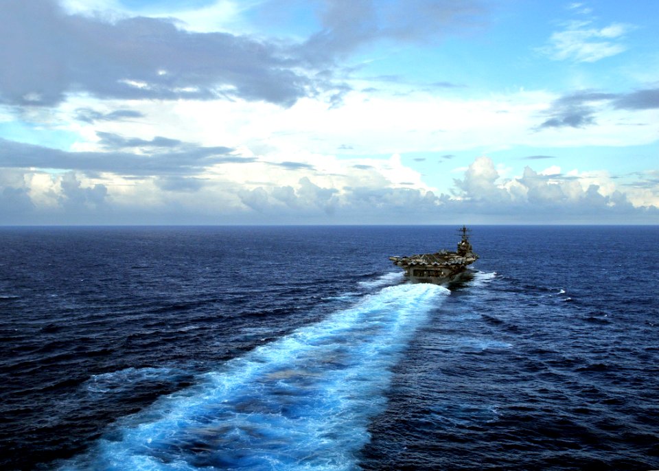 US Navy 080927-N-7981E-099 The aircraft carrier USS Abraham Lincoln (CVN 72) is underway as evening falls during a transit of the Pacific Ocean