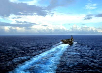 US Navy 080927-N-7981E-099 The aircraft carrier USS Abraham Lincoln (CVN 72) is underway as evening falls during a transit of the Pacific Ocean
