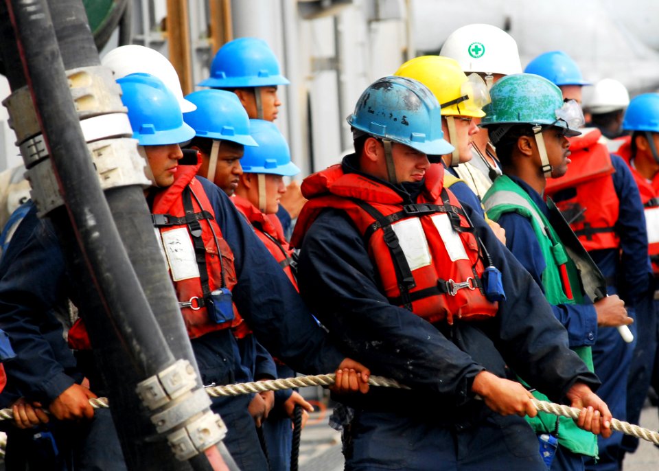 US Navy 081001-N-2183K-092 Crew members hoist the fuel probe to the guided-missile destroyer USS Halsey (DDG 97)