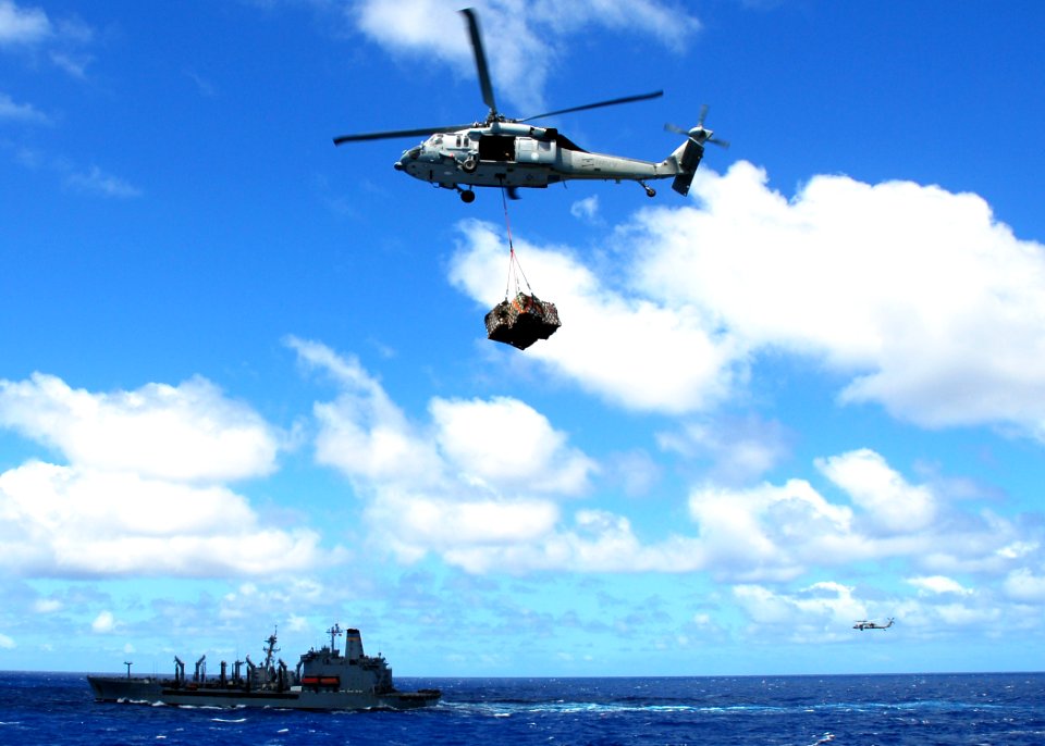 US Navy 080929-N-2183K-040 An MH-60S Sea Hawk carries a cargo pendant