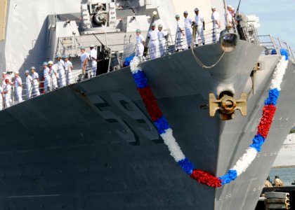 US Navy 081001-N-9758L-083 Sailors aboard the Arleigh Burke-class guided-missile destroyer USS Russell (DDG 59) man the rails as the ship makes her way pierside to Naval Station Pearl Harbor