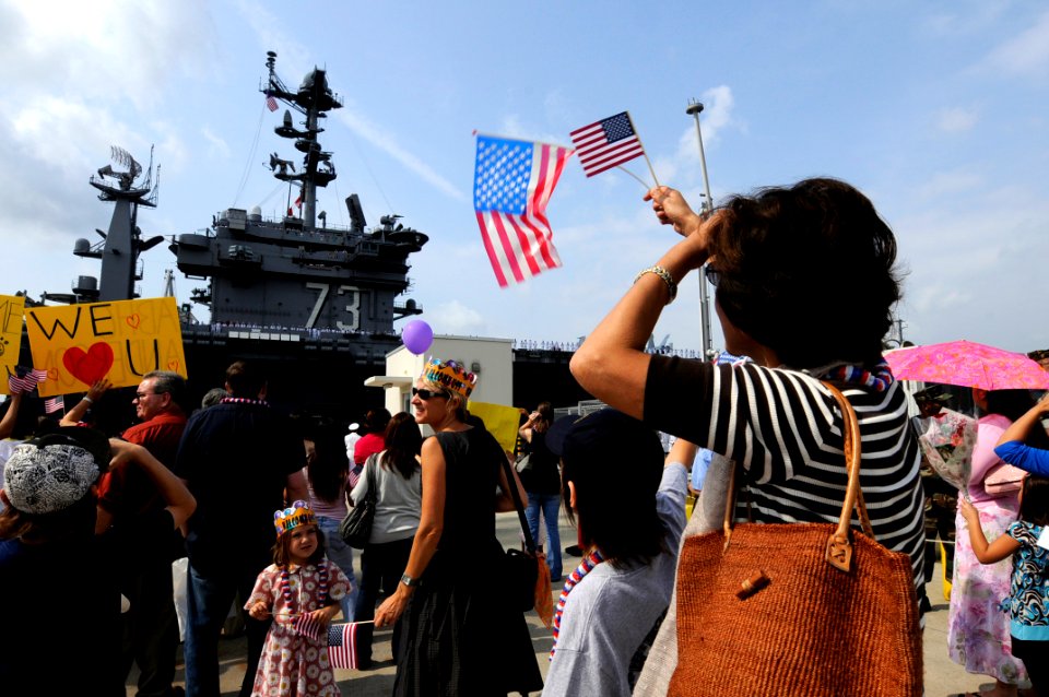 US Navy 080925-N-8546L-288 Family and friends gather at the pier to greet Sailors aboard USS George Washington (CVN 73)