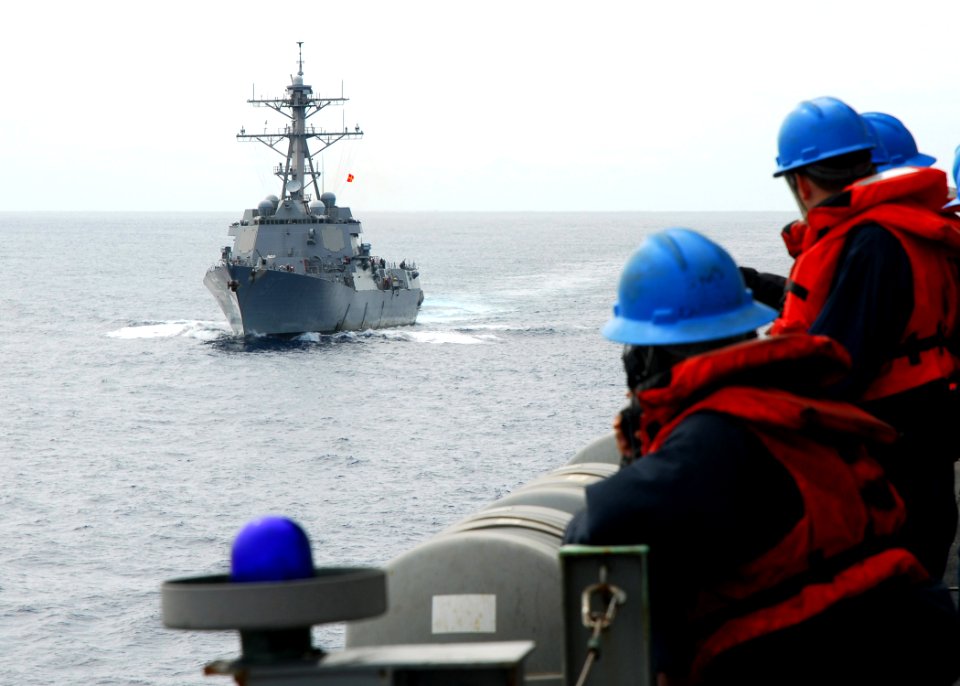 US Navy 081001-N-2183K-069 The guided-missile destroyer USS Halsey (DDG 97) steams alongside the amphibious assault ship USS Peleliu (LHA 5)