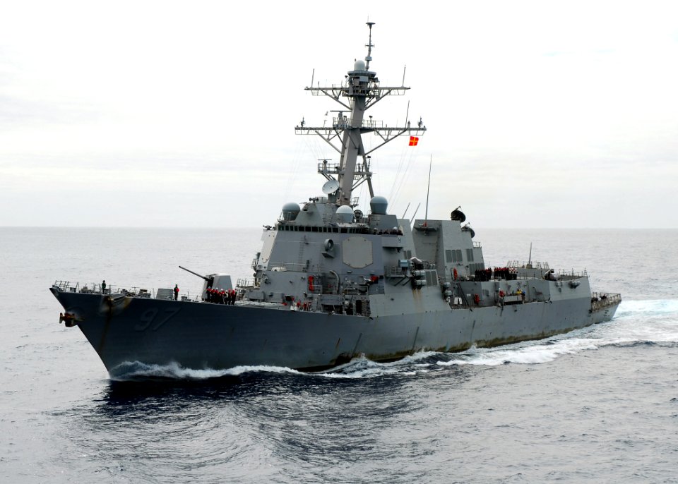 US Navy 081001-N-2183K-075 The guided-missile destroyer USS Halsey (DDG 97) steams alongside USS Peleliu (LHA 5)