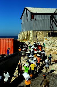 US Navy 080926-N-4515N-189 Haitian civilians unload relief supplies from a landing craft utility assigned to Assault Craft Unit (ACU) 2 embarked aboard the amphibious assault ship USS Kearsarge (LHD 3) photo