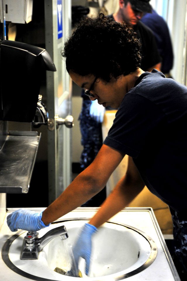 US Navy 101013-N-2953W-696 Machinist's Mate Fireman Diane Allen cleanS a stateroom aboard the aircraft carrier USS Carl Vinson (CVN 70)