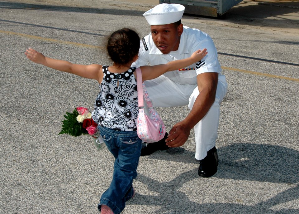 US Navy 081005-N-1522S-015 onar Technician 2nd Class David Boswell is welcomed home by his daughter after his return home aboard the guided-missile frigate USS McInerney (FFG 8) from a six-month deployment