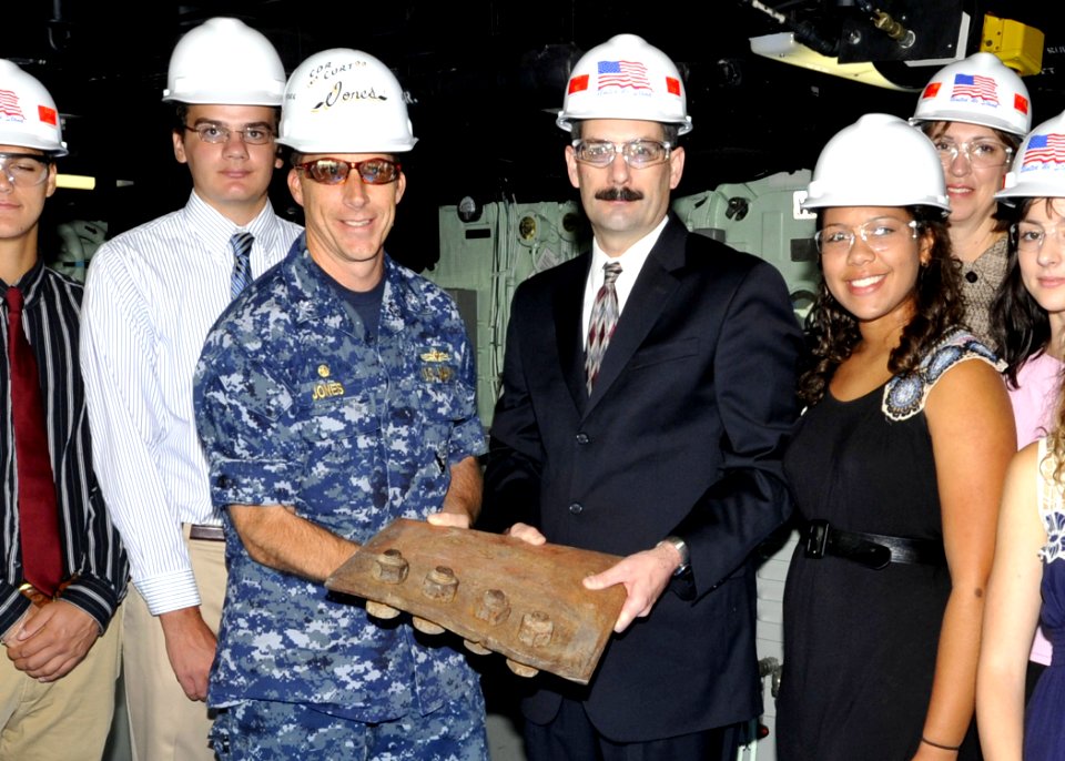 US Navy 100917-N-2147L-002 USS New York commanding officer receives WTC steel