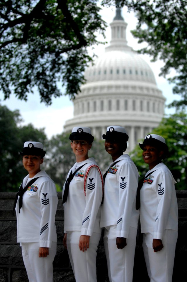 US Navy 100720-N-4930E-220 The 2009 Sailors of the Year stand before the Capitol building before a tour