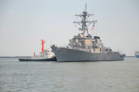 US Navy 100723-N-3283P-008 USS Russell (DDG 59) approaches Takamatsu Pier in Sendai, Japan