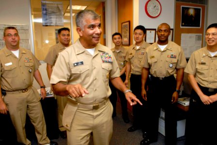 US Navy 081009-N-9818V-031 Master Chief Petty Officer of the Navy (MCPON) Joe R. Campa Jr. speaks with Navy Recruiters photo