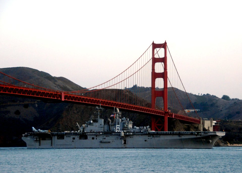US Navy 081012-N-0515W-026 The amphibious assault ship USS Bonhomme Richard (LHD 6) crosses under the Golden Gate Bridge as she makes her way to San Francisco to participate in San Francisco Fleet Week
