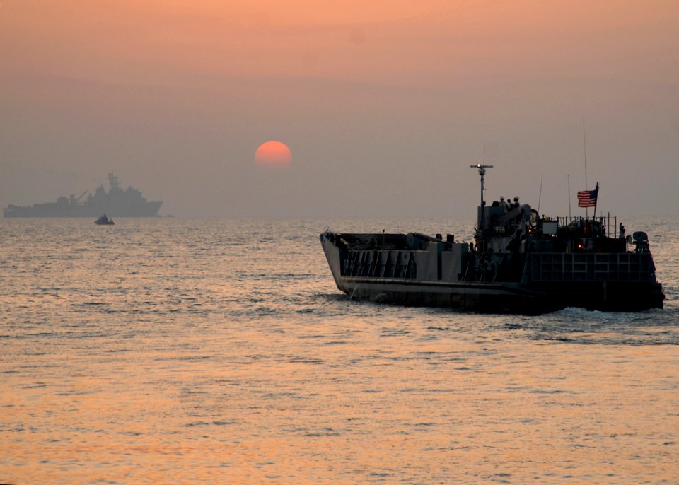 US Navy 081012-N-3392P-052 A landing craft utility (LCU) assigned to Assault Craft Unit (ACU) 4 maneuvers toward the amphibious dock landing ship USS Carter Hall (LSD 50) photo