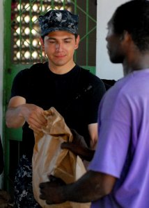 US Navy 100202-N-4971L-156 USS Fort McHenry Sailors provide humanitarian relief to Haitian citizens