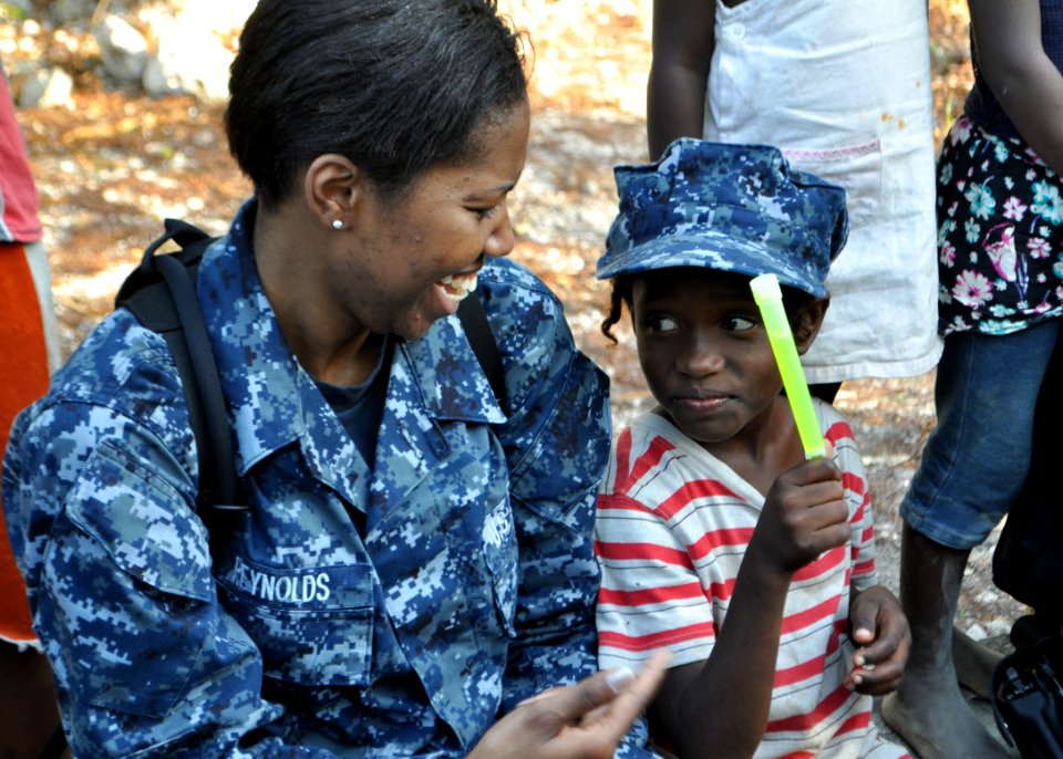 US Navy 100123-N-4124C-003 Logistics Specialist Seaman Shandera D. Reynolds, assigned to the guided-missile cruiser USS Normandy (CG 60)
