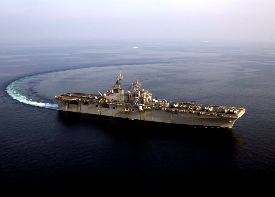 US Navy 081025-N-4236E-362 USS Iwo Jima (LHD 7) transits the Persian Gulf