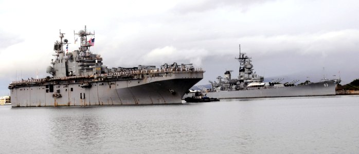 US Navy 081025-N-9758L-071 USS Peleliu (LHA 5) passes the Battleship Missouri Memorial