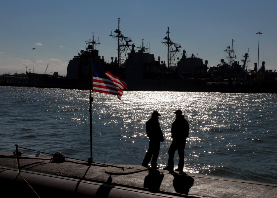 US Navy 081022-N-7668G-002 Crew members of the Los Angeles-class attack submarine USS Scranton (SSN 756) take a break