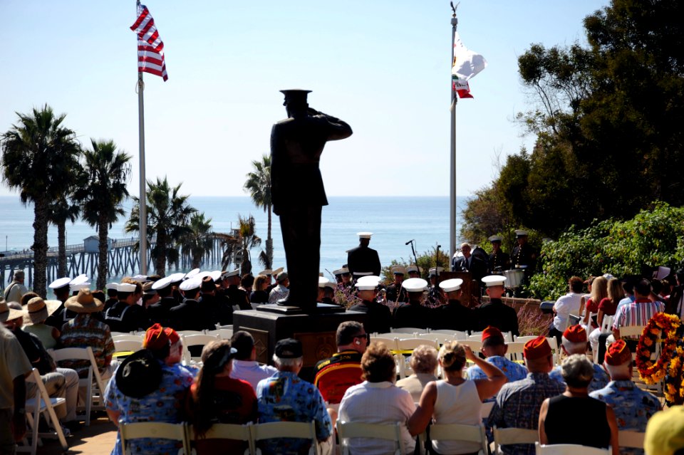 US Navy 081025-N-2959L-040 Citizens of San Clemente, Calif., and service members from the Navy and Marine Corps gather at Park Semper Fi's Marine Monument