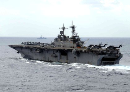 US Navy 081119-N-1644H-110 USS Essex (LHD 2) transits the Pacific Ocean at the culmination of ANNUALEX 2008