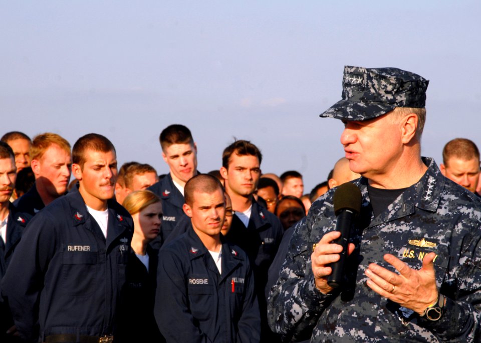 US Navy 081219-N-3392P-172 Chief of Naval Operations (CNO) Adm. Gary Roughead talks to Sailors and Marines