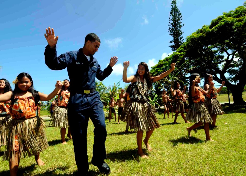 US Navy 081101-N-8534H-169 A Sailor learns the Katon I Tano`