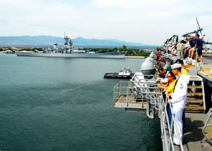 US Navy 081029-N-2183K-010 Family members of Sailors and Marines gather on the flight deck to watch historical landmarks slide by as the amphibious assault ship USS Peleliu (LHA 5)