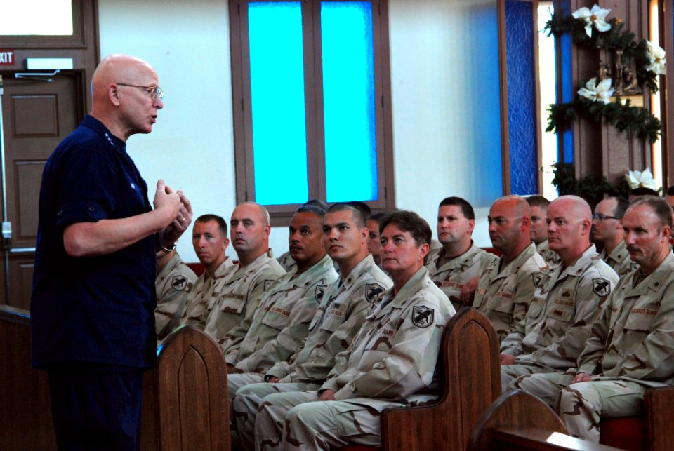 US Navy 090107-N-3885W-039 Vice Adm. Robert J. Papp speaks to members of Coast Guard Reserve Port Security Unit (PSU) 305