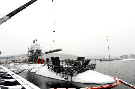 US Navy 090115-N-8467N-003 A MK 48 ADCAP torpedo is unloaded from the fast-attack submarine USS Annapolis (SSN 760) photo