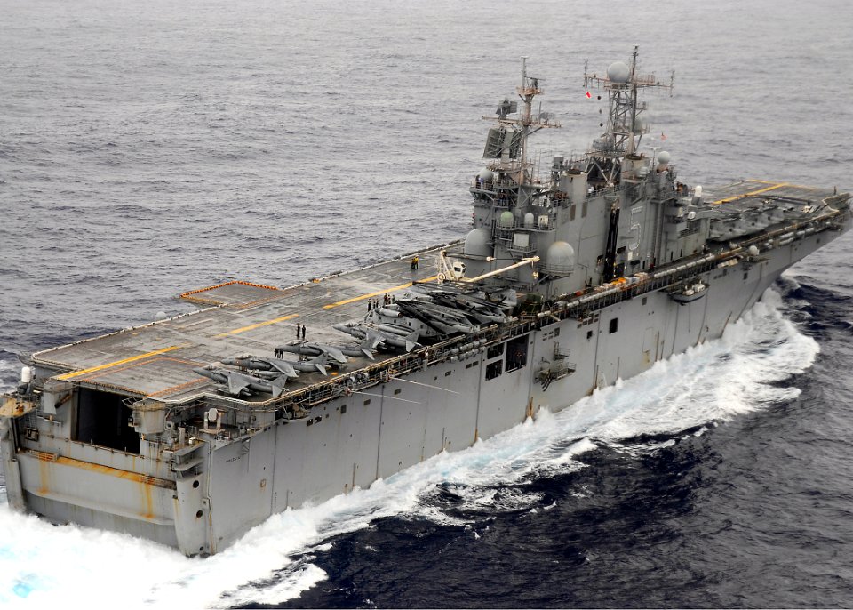 US Navy 081101-N-5148B-011 The Tarawa-class amphibious assault ship USS Peleliu (LHA 5) steams through the Pacific Ocean with more than 250 guests for a scheduled Tiger Cruise
