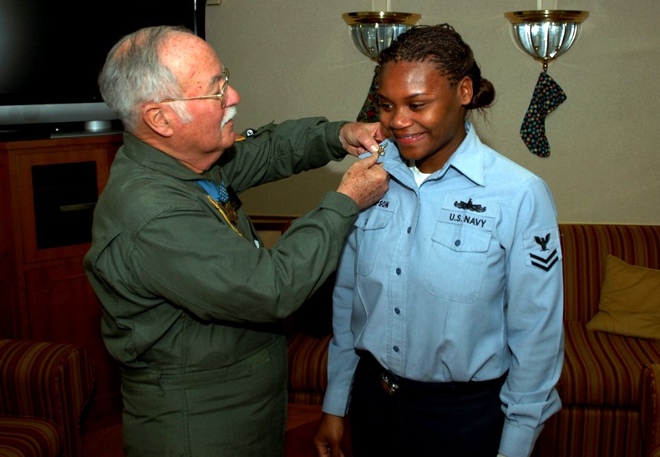 US Navy 081225-N-4236E-019 Deputy Assistant Secretary of the Navy for Reserve Affairs The Honorable H.C