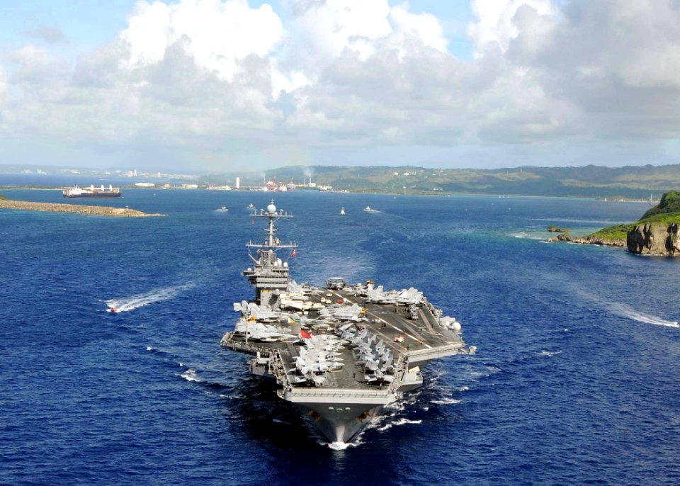 US Navy 081104-N-9565D-100 The Nimitz-class aircraft carrier USS George Washington (CVN 73) heads to sea for training operations in the Pacific ocean