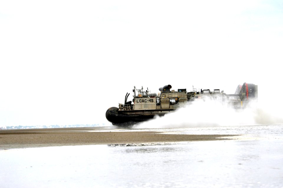 US Navy 090401-N-0506A-630 A landing craft air cushion from Assault Craft Unit (ACU) 5 comes ashore during an exercise near Camp Lemonier, Djibouti