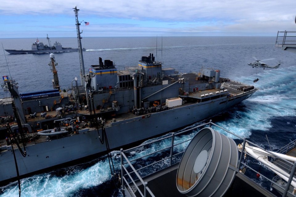 US Navy 100318-N-4275C-306 SS Carl Vinson (CVN 70) receives fuel from USNS Rainier (T-AOE 7)