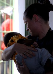 US Navy 100202-N-4971L-162 Sailor helps Haitian woman by holding baby
