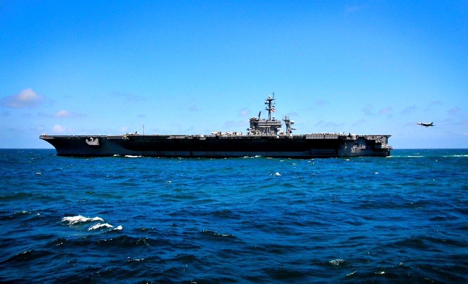US Navy 100328-N-4774B-141 An FA-18E Super Horne lands aboard USS Carl Vinson (CVN 70)
