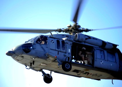 US Navy 081114-N-7571S-007 An MH-60S Sea Hawk transports supplies to the Nimitz-class aircraft carrier USS Theodore Roosevelt (CVN 71)