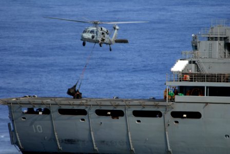 US Navy 081114-N-9132C-094 An SH-60F Sea Hawk unloads ammunition from the Nimitz-class aircraft carrier USS Ronald Reagan (CVN 76)