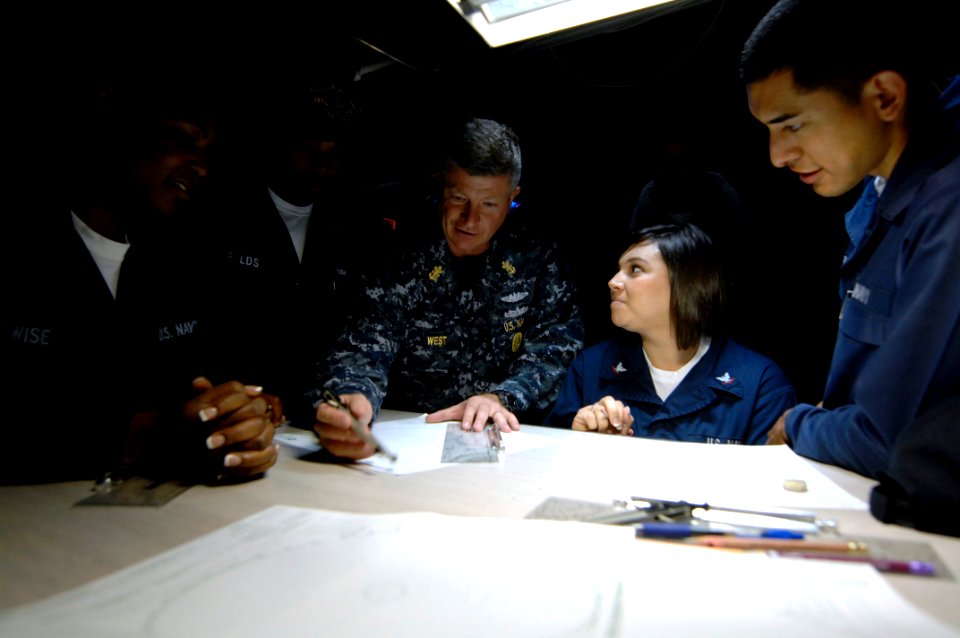 US Navy 100505-N-9818V-166 Master Chief Petty Officer of the Navy (MCPON) Rick West meets with Sailors aboard USS Sampson (DDG 102)