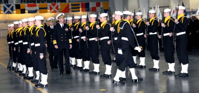 US Navy 081114-N-8848T-519 Adm. Jonathan W. Greenert inspects a recruit drill team