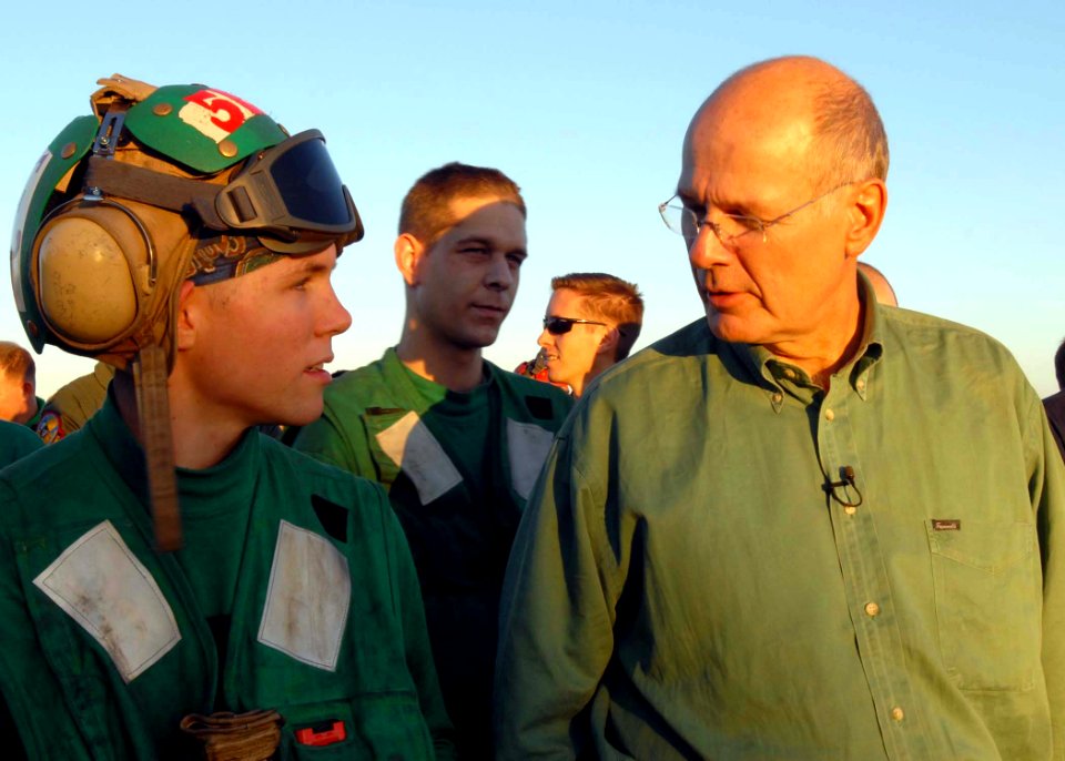 US Navy 081120-N-2456S-042 CBS News anchor Harry Smith speaks to Aviation Boatswain's Mate (Equipment) Airman Lonnie Pope