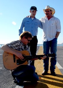 US Navy 081118-N-0515W-162 Country music singer and songwriter Tracy Lawrence, right, sings a duet with Aviation Boatswain's Mate (Handling) 3rd Class David Williams during a tour of the amphibious assault ship USS Bonhomme Ric